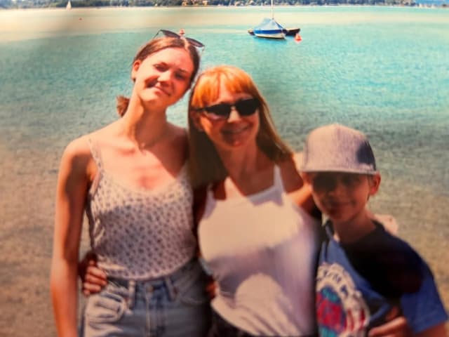 The Rose family traveling